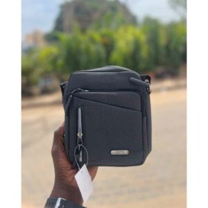 Sacoche avec bandoulière 3 compartiments Sacoche avec bandoulière 3 compartiments